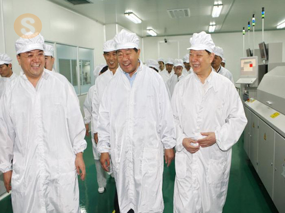 2009年6月11日　當時中共中央政治局常委、全國政協(xié)主席賈慶林さんが當社を視察 